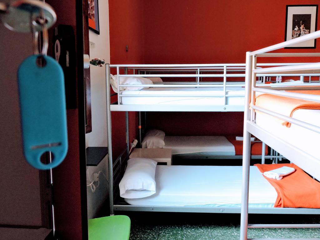 Feetup Home Backpackers Valencia Ngoại thất bức ảnh